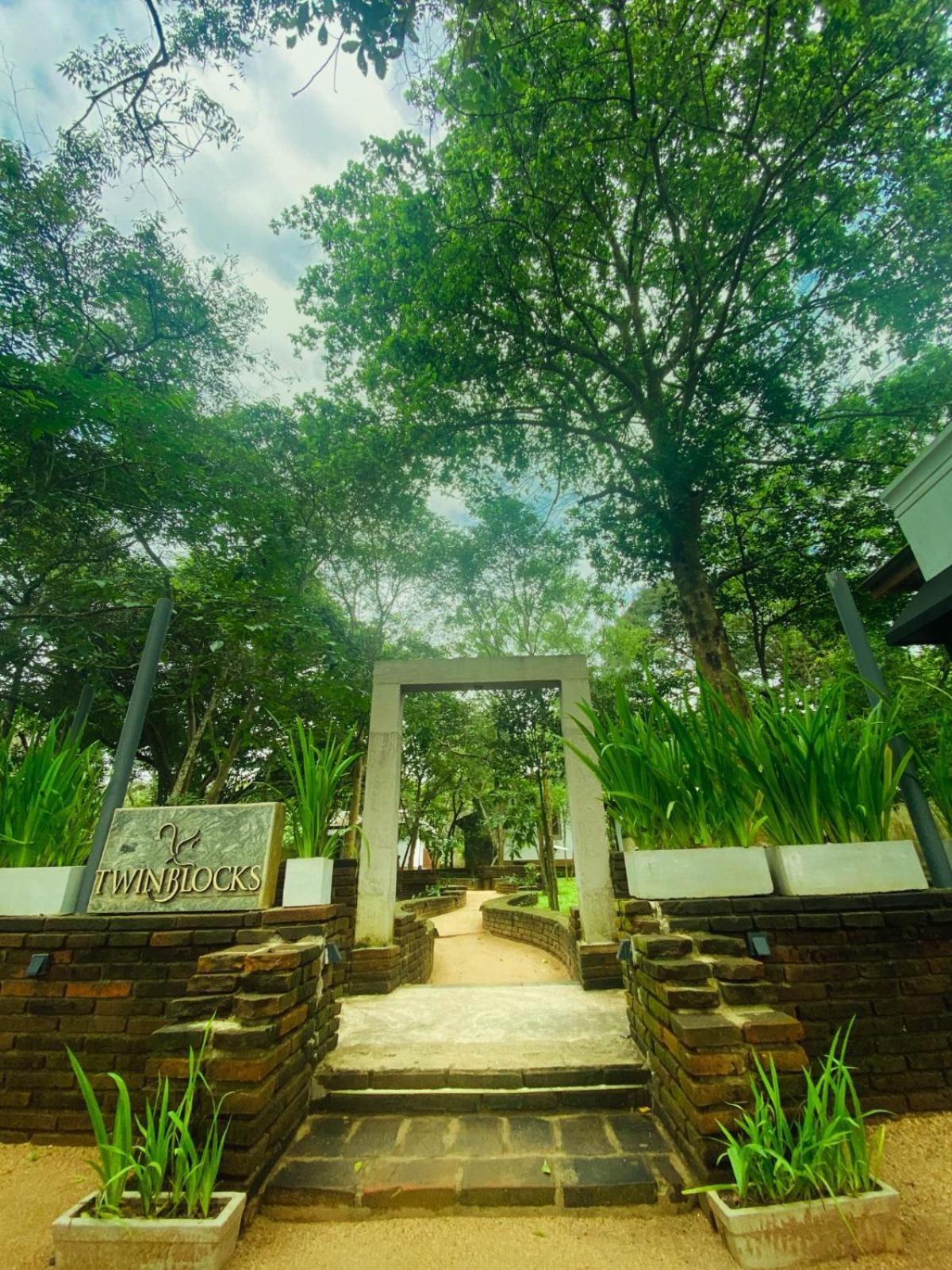Twin Blocks Nature Resort 아누라다푸라 외부 사진
